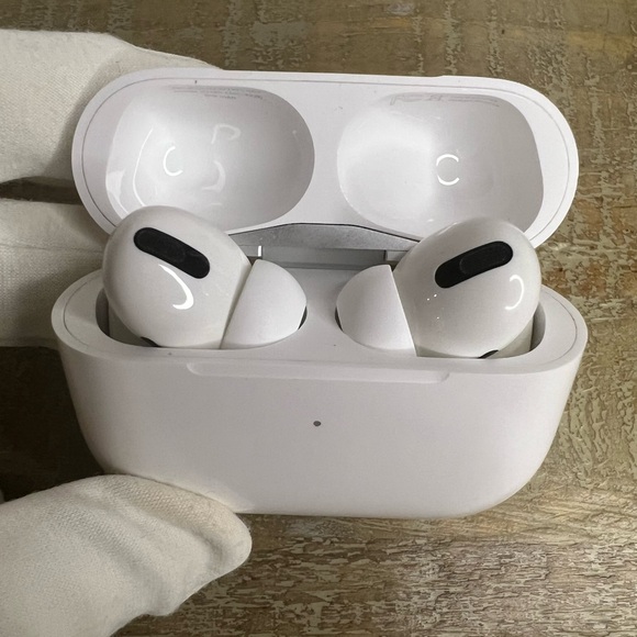 Apple AirPods Pro - Picture 7 of 16